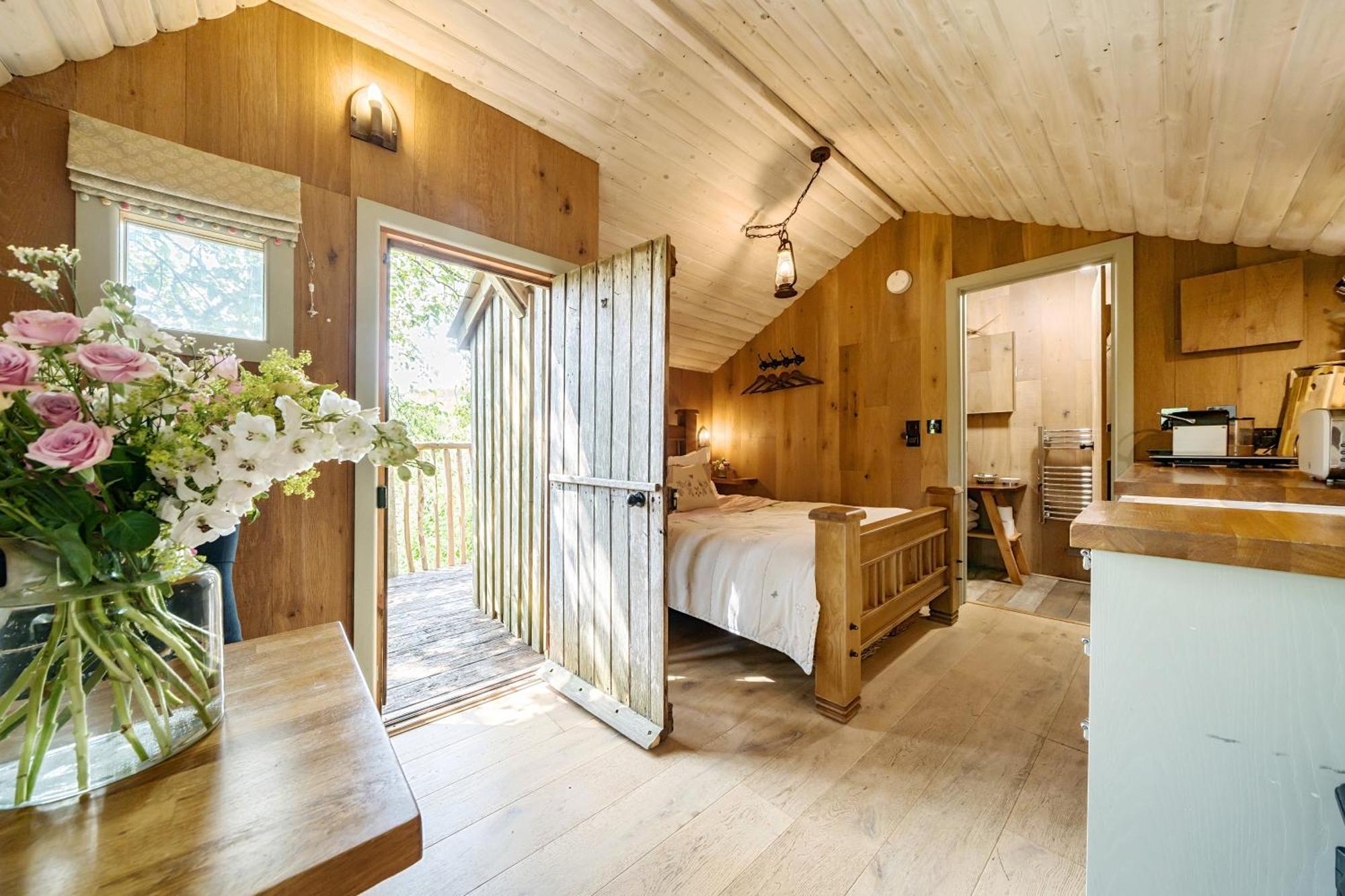 The Treehouse At Salcombe Farm Villa Exteriör bild