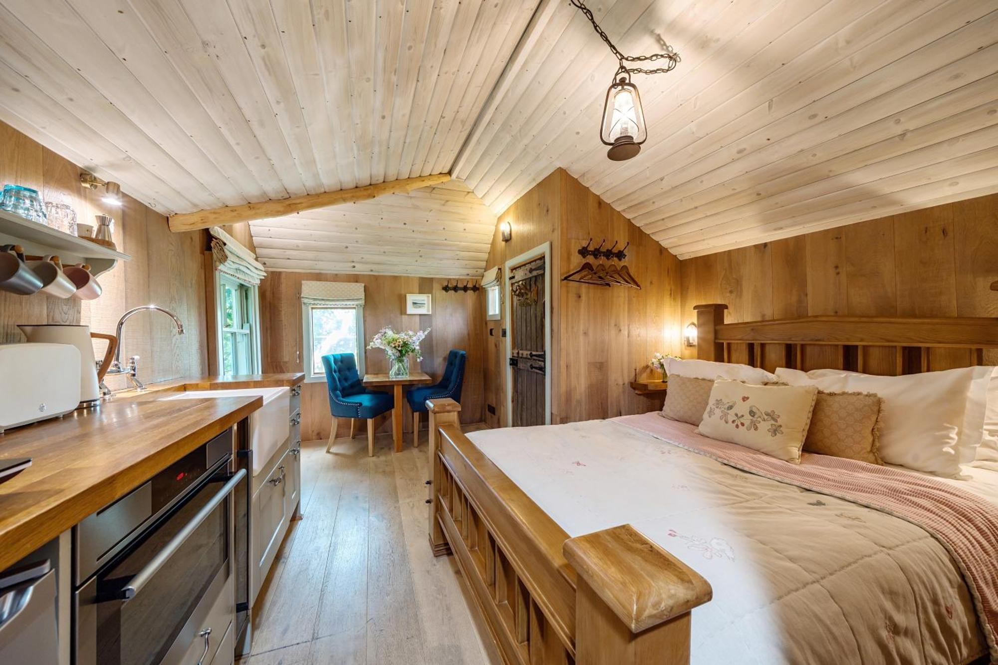 The Treehouse At Salcombe Farm Villa Exteriör bild