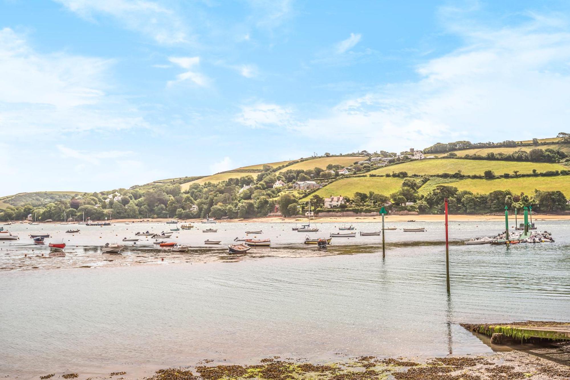 The Treehouse At Salcombe Farm Villa Exteriör bild